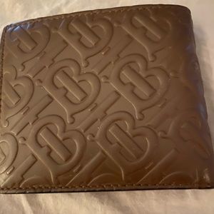 Mens 2021 Burberry wallet.used very little.